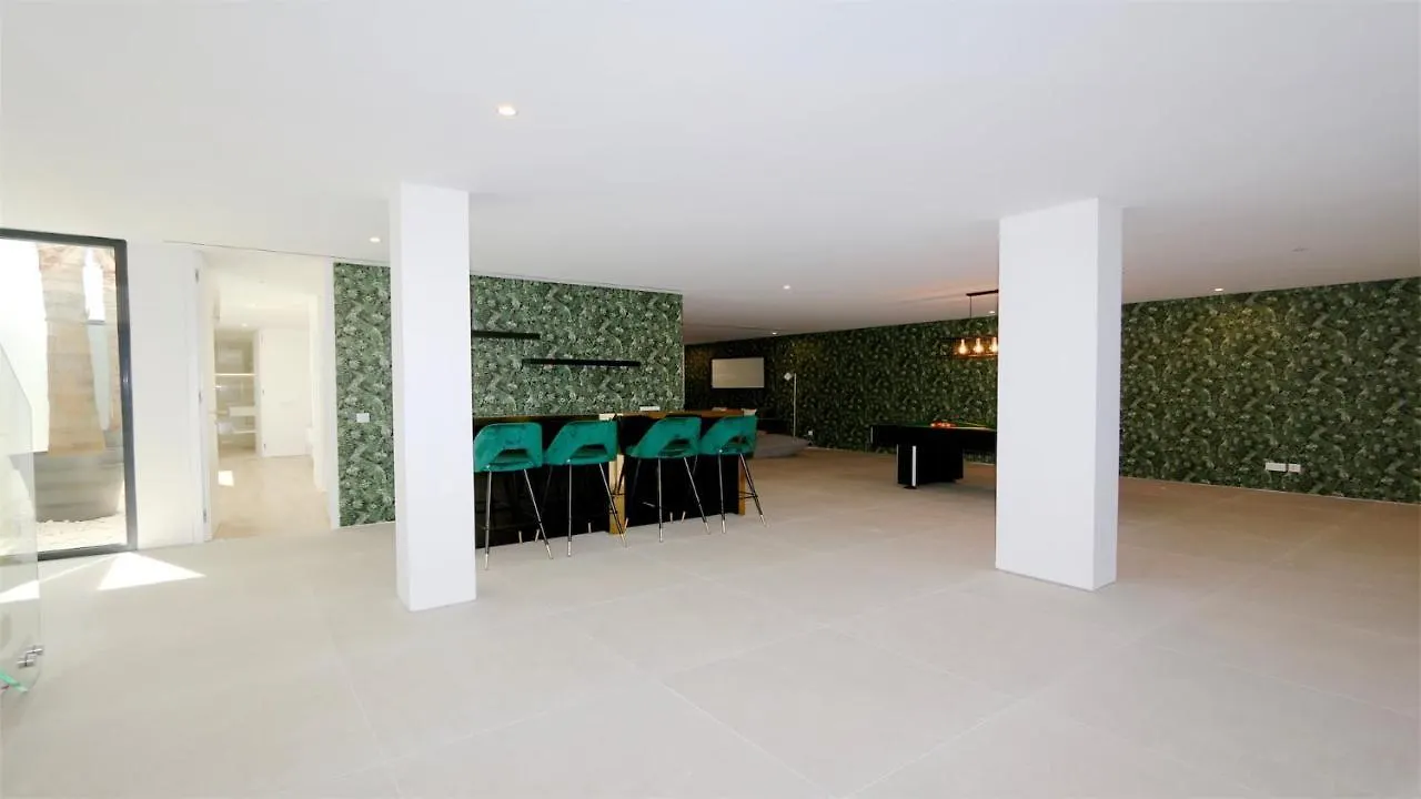 Onesixone-Cleverdetails, Luxury Villa, Sleeps 8 Adults 2 Children, Private Pool And Jacuzzi Vilamoura Villa
