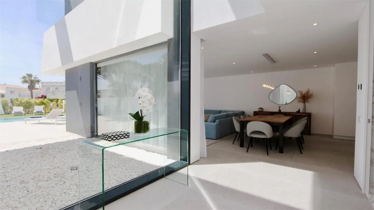 Vila Onesixone-Cleverdetails, Luxury Villa, Sleeps 8 Adults 2 Children, Private Pool And Jacuzzi Vilamoura