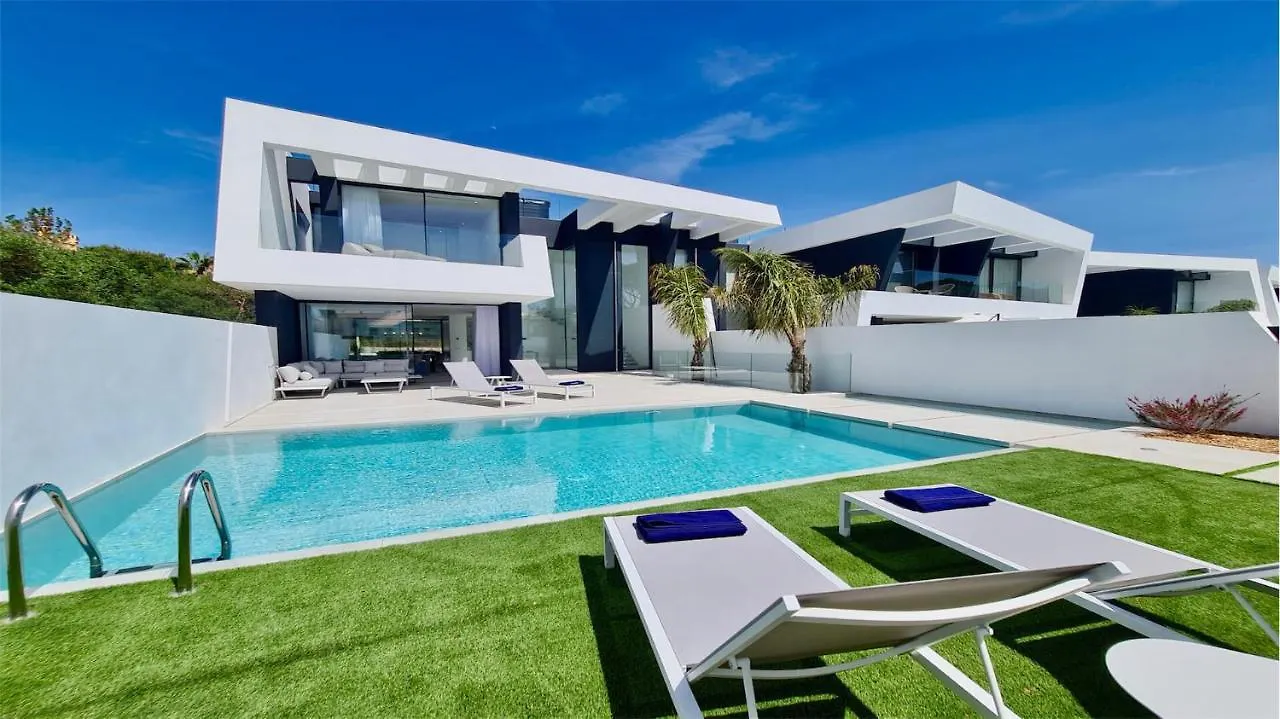 Onesixone-Cleverdetails, Luxury Villa, Sleeps 8 Adults 2 Children, Private Pool And Jacuzzi Vilamoura