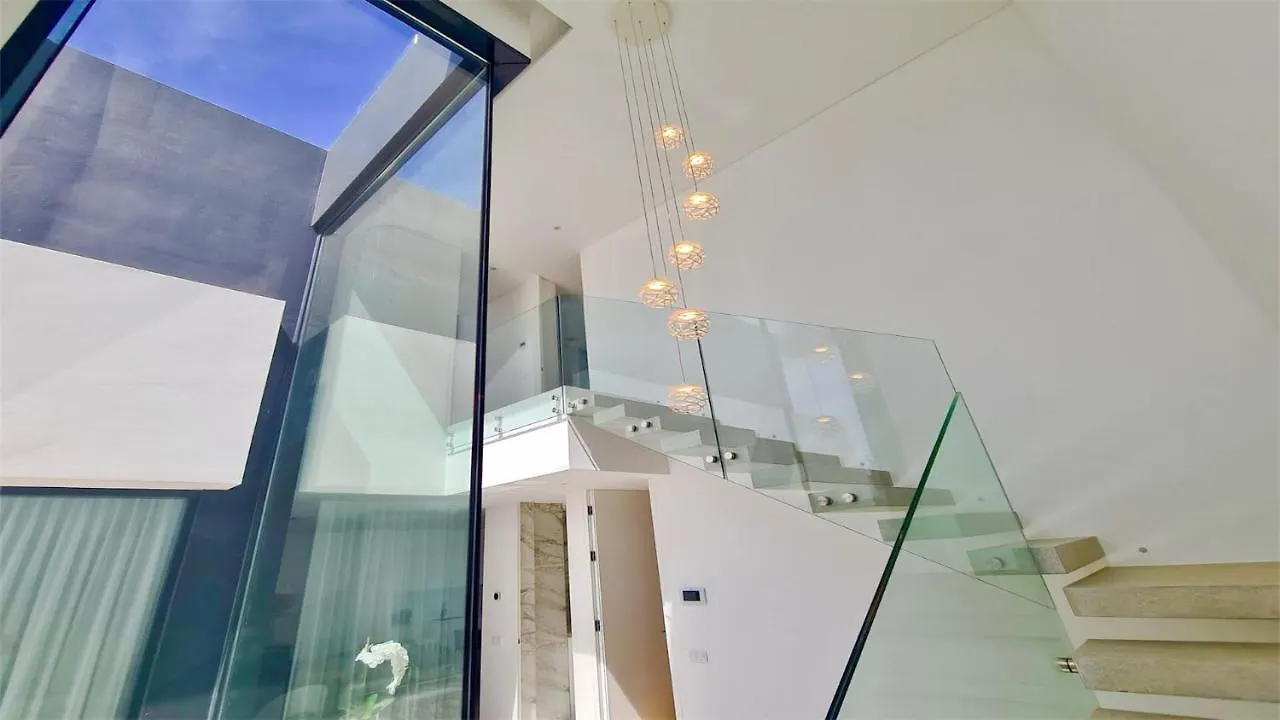 Onesixone-Cleverdetails, Luxury Villa, Sleeps 8 Adults 2 Children, Private Pool And Jacuzzi Vilamoura Vila