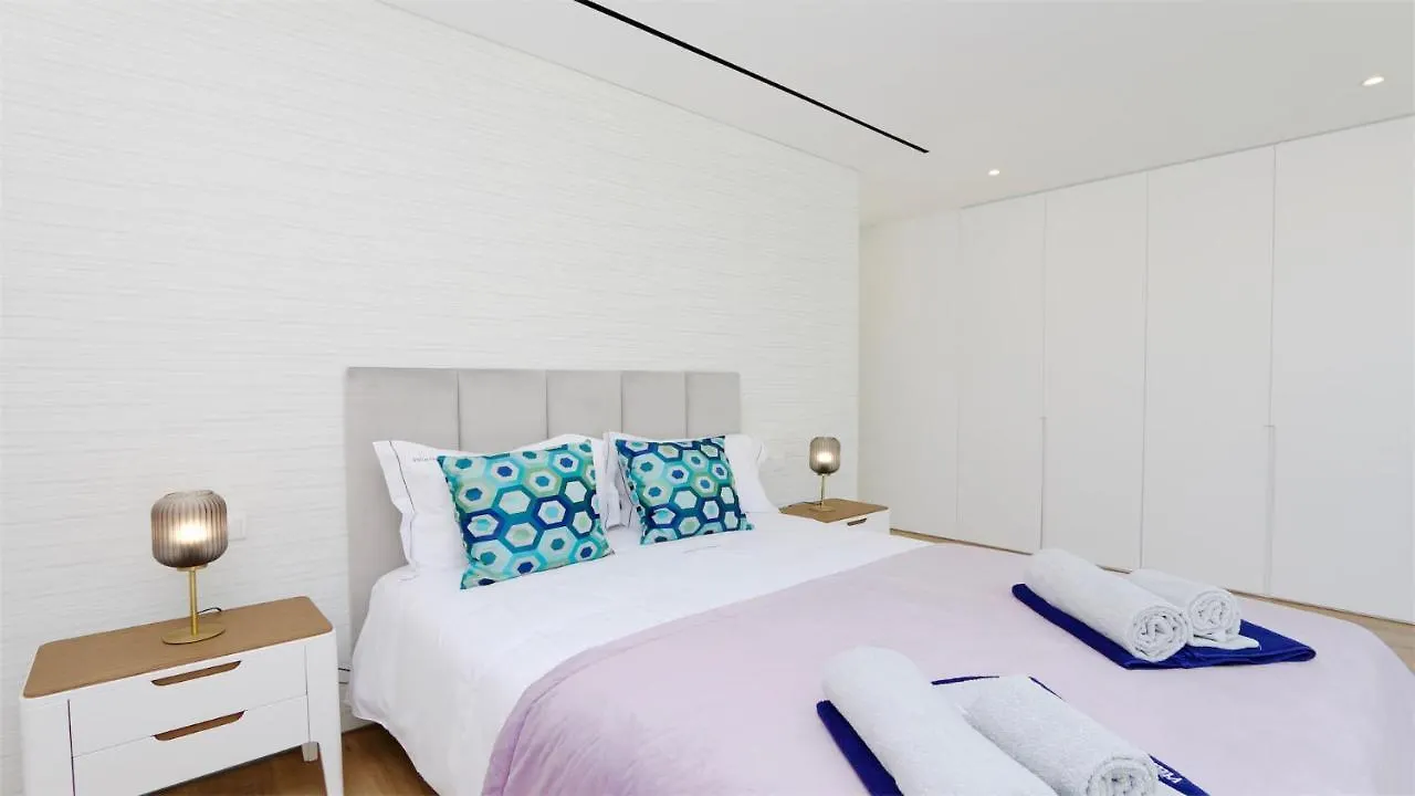 Vila Onesixone-Cleverdetails, Luxury Villa, Sleeps 8 Adults 2 Children, Private Pool And Jacuzzi Vilamoura