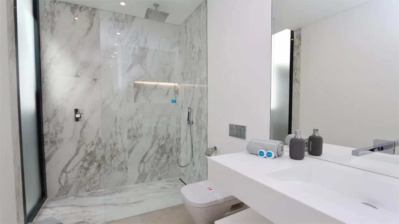 Onesixone-Cleverdetails, Luxury Villa, Sleeps 8 Adults 2 Children, Private Pool And Jacuzzi Vilamoura
