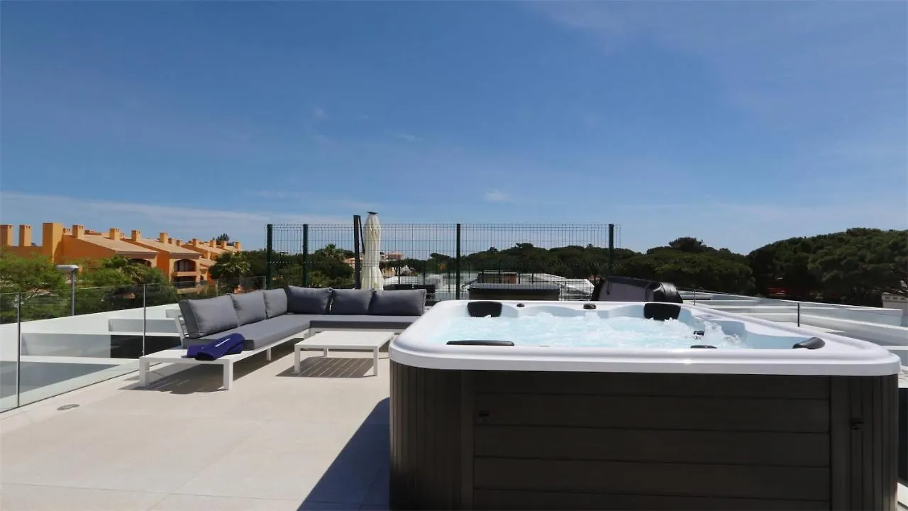 Onesixone-Cleverdetails, Luxury Villa, Sleeps 8 Adults 2 Children, Private Pool And Jacuzzi Vilamoura