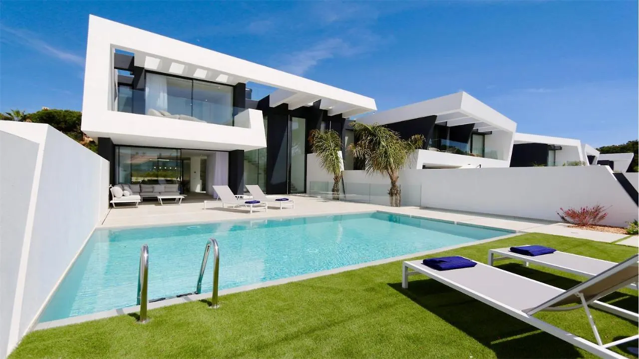 Vila Onesixone-Cleverdetails, Luxury Villa, Sleeps 8 Adults 2 Children, Private Pool And Jacuzzi Vilamoura