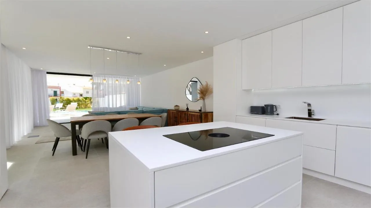 Onesixone-Cleverdetails, Luxury Villa, Sleeps 8 Adults 2 Children, Private Pool And Jacuzzi Vilamoura Vila