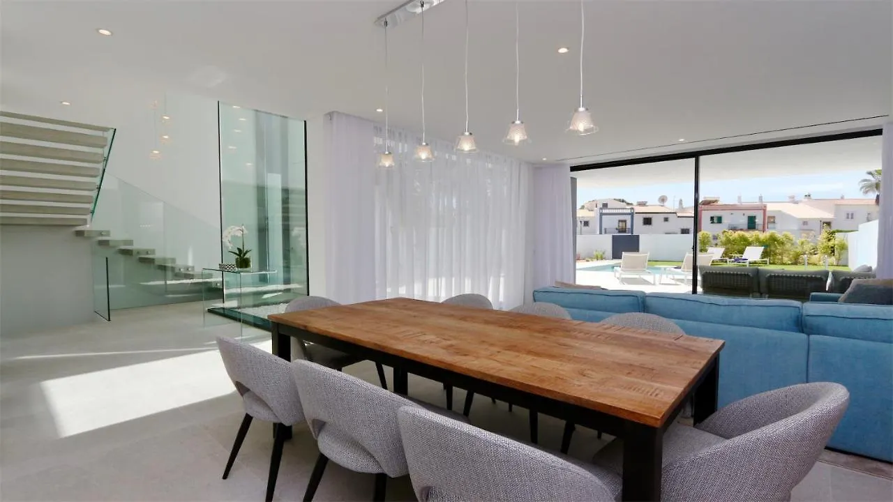 Onesixone-Cleverdetails, Luxury Villa, Sleeps 8 Adults 2 Children, Private Pool And Jacuzzi Vilamoura 0*,  Portugalsko