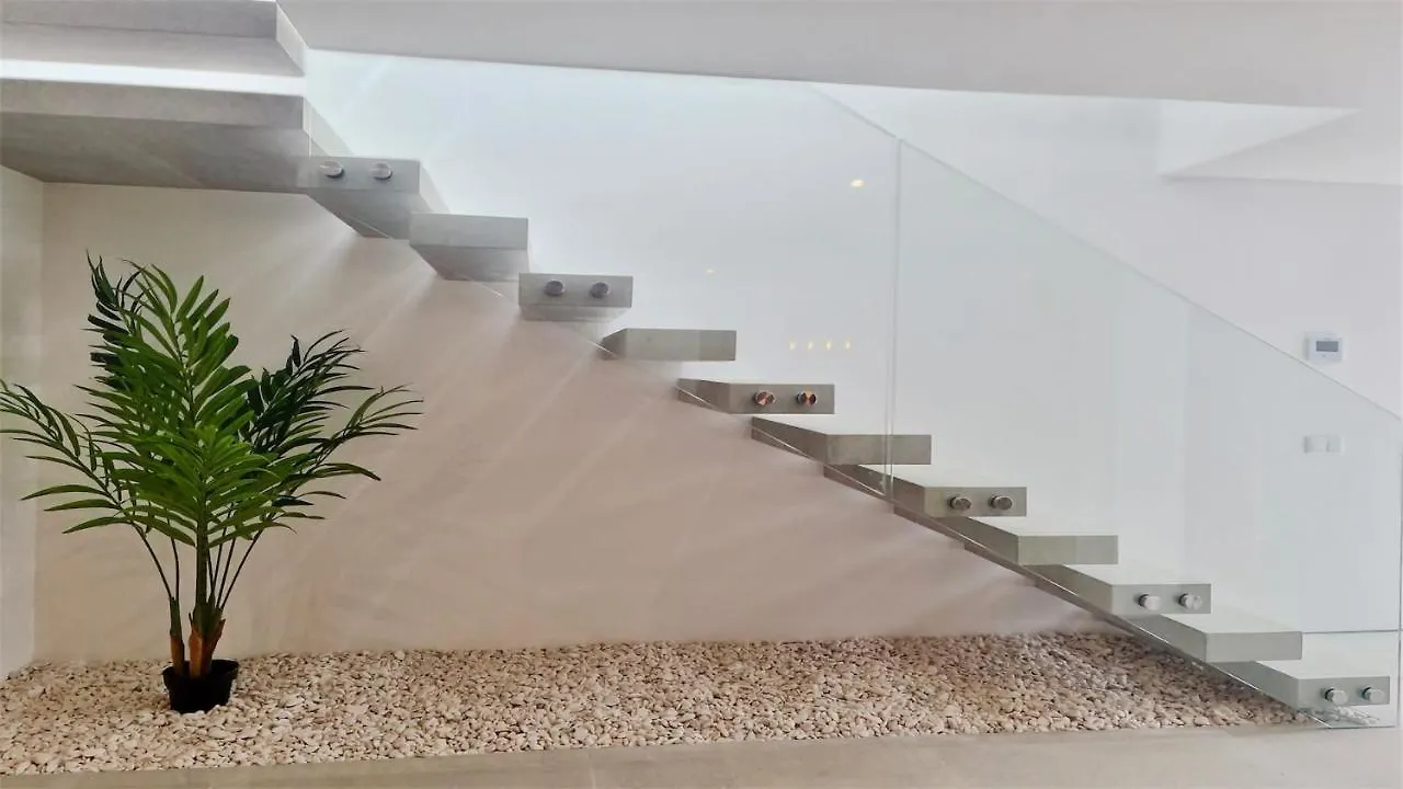 Onesixone-Cleverdetails, Luxury Villa, Sleeps 8 Adults 2 Children, Private Pool And Jacuzzi Vilamoura