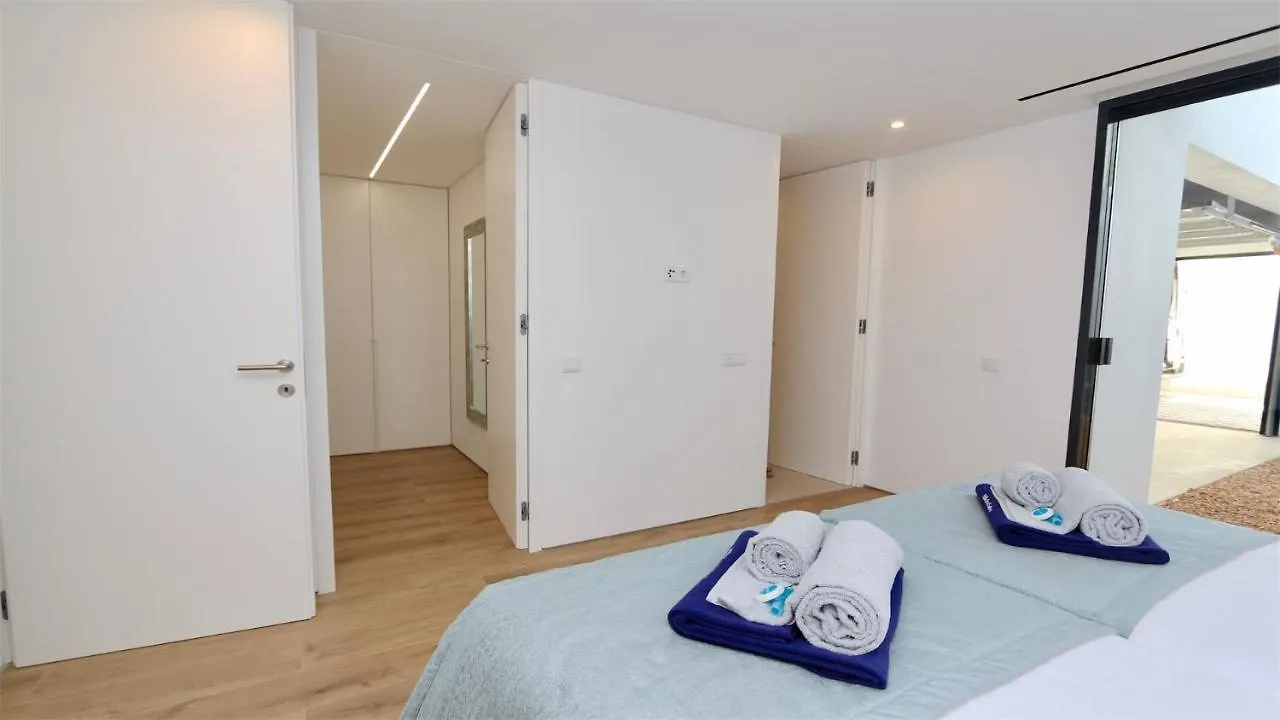Onesixone-Cleverdetails, Luxury Villa, Sleeps 8 Adults 2 Children, Private Pool And Jacuzzi Vilamoura