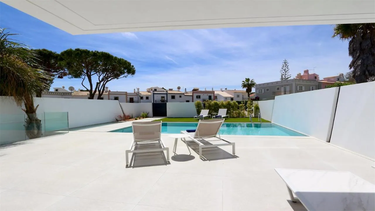Vila Onesixone-Cleverdetails, Luxury Villa, Sleeps 8 Adults 2 Children, Private Pool And Jacuzzi Vilamoura