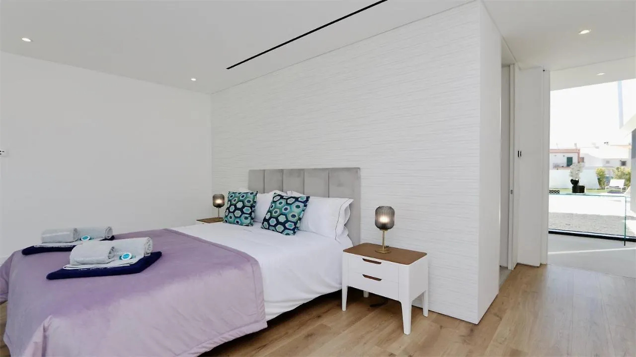 Vila Onesixone-Cleverdetails, Luxury Villa, Sleeps 8 Adults 2 Children, Private Pool And Jacuzzi Vilamoura