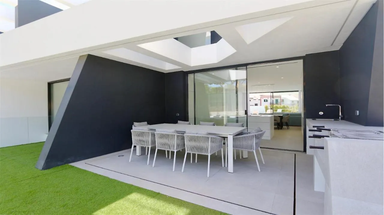Onesixone-Cleverdetails, Luxury Villa, Sleeps 8 Adults 2 Children, Private Pool And Jacuzzi 维拉摩拉
