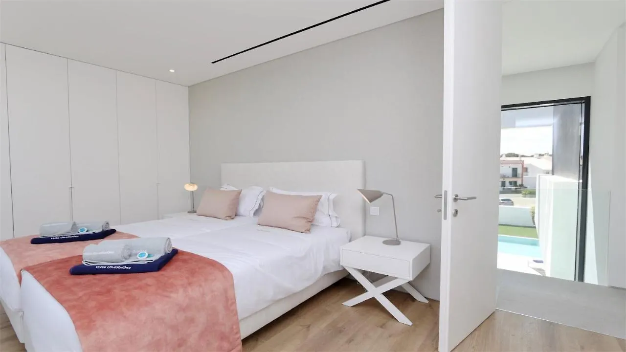 Onesixone-Cleverdetails, Luxury Villa, Sleeps 8 Adults 2 Children, Private Pool And Jacuzzi 维拉摩拉 0*,