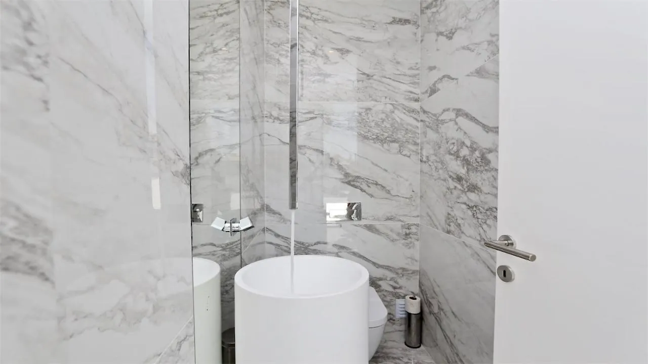 Onesixone-Cleverdetails, Luxury Villa, Sleeps 8 Adults 2 Children, Private Pool And Jacuzzi 维拉摩拉 0*,  葡萄牙
